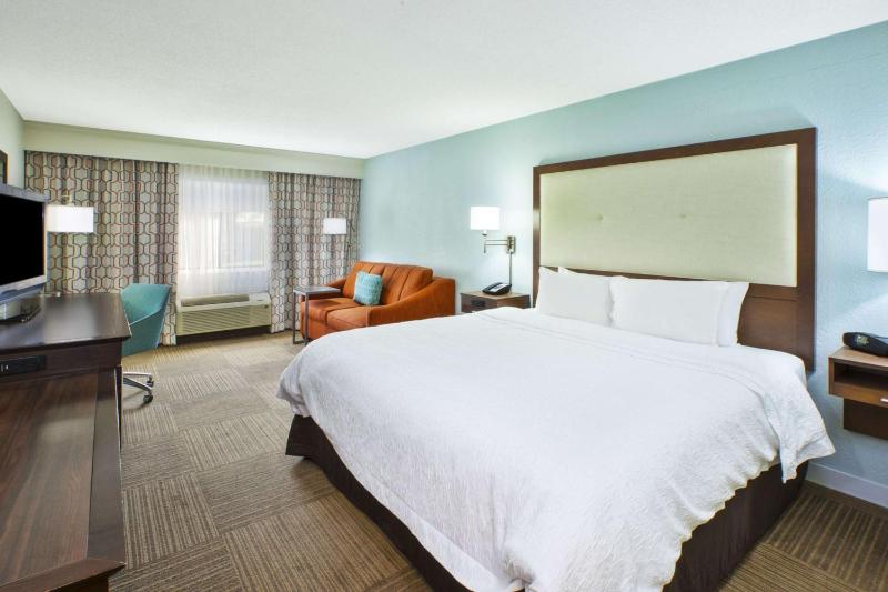 King Room with Sofa Bed - Non-Smoking image 1