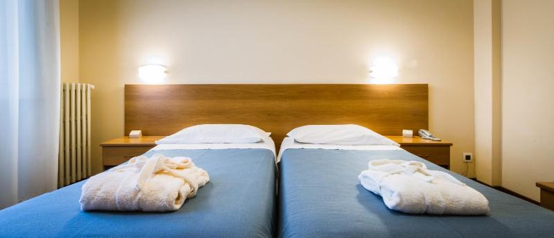 Superior Double or Twin Room with Terrace image 2