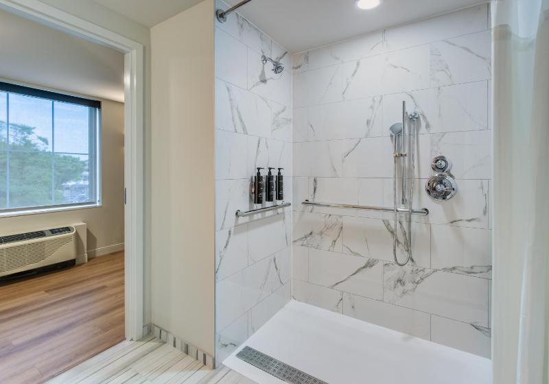 King Room with Roll-In Shower - Disability Access image 1