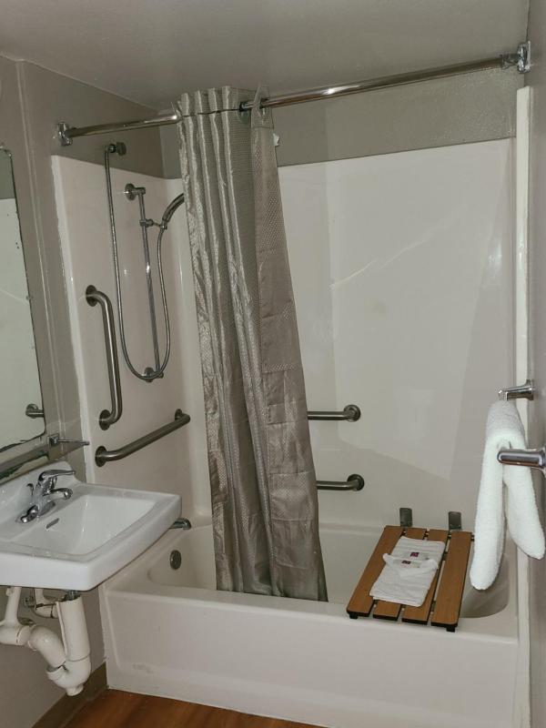 Double Room - Disability Access - Non-Smoking image 2