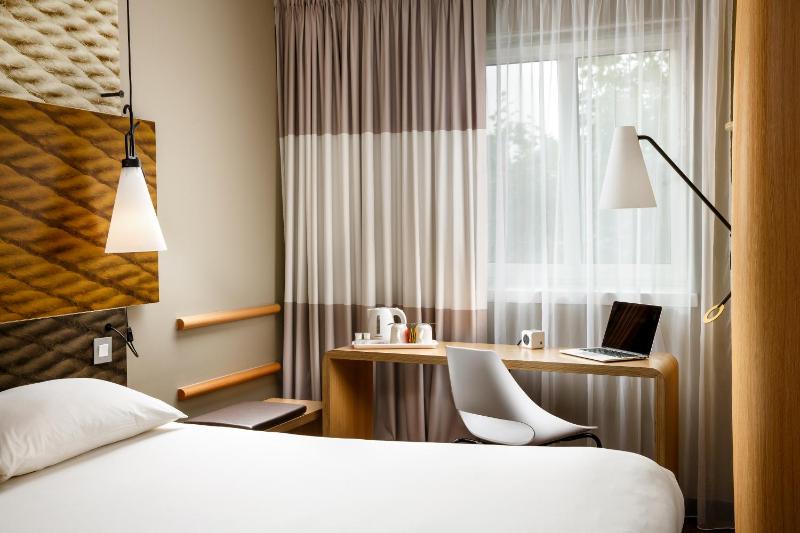 Double Sweet Room by Ibis image 3