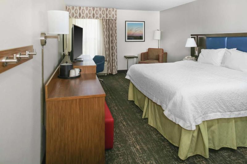 King Room with King Bed - Non-Smoking image 4