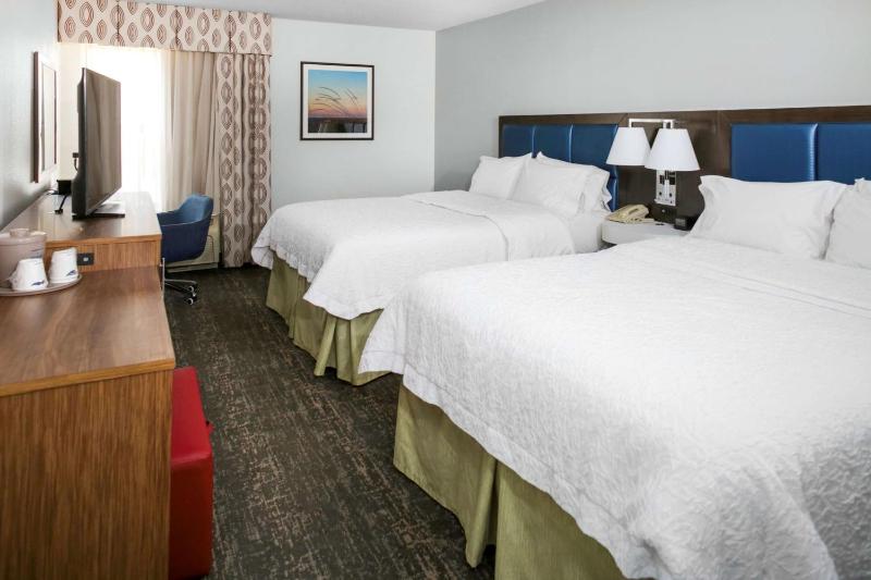 Room with Two Queen Beds - Non-Smoking image 4