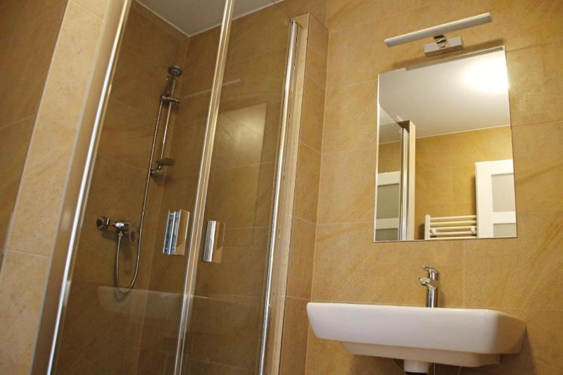 Quadruple Room image 4