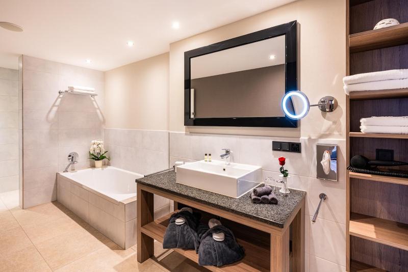 Superior Double Room image 3