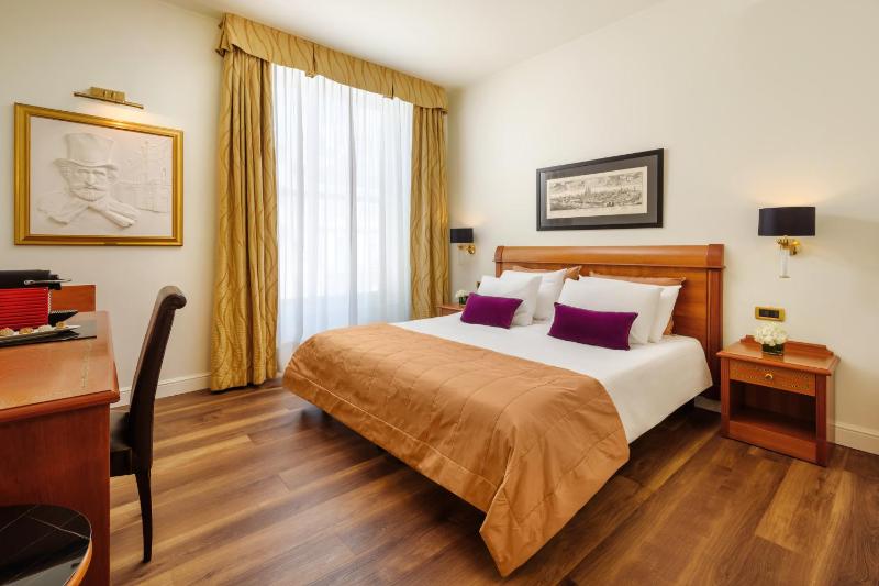 Classic Double or Twin Room image 4