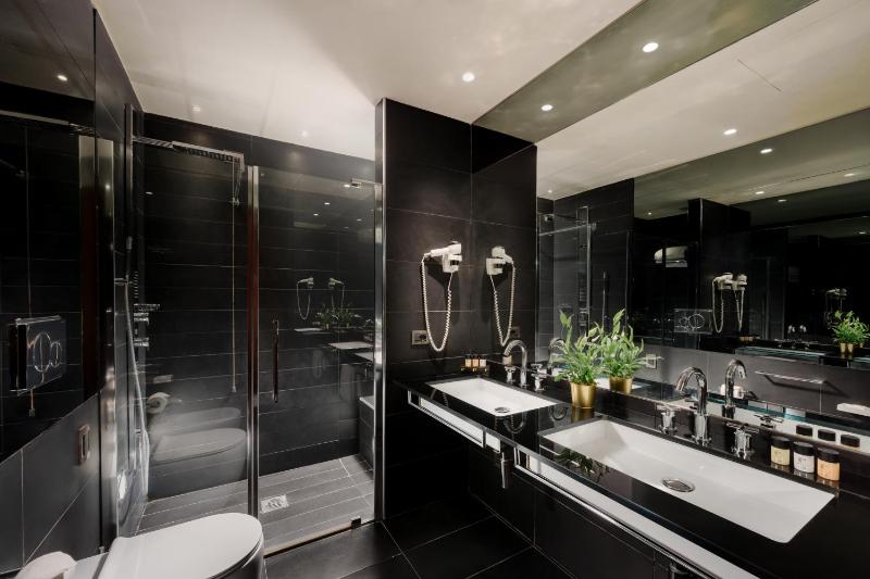 Superior Family Room image 2