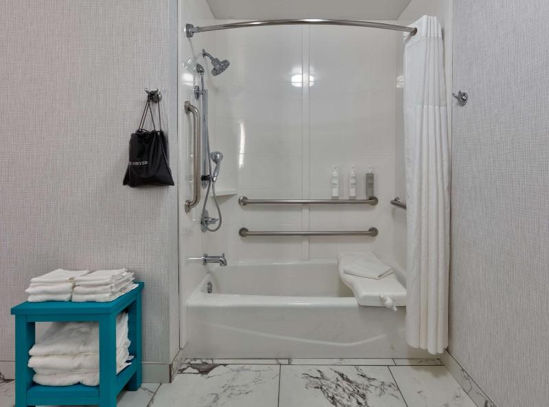 Queen Room with Two Queen Beds - Mobility Access/Non-Smoking image 1