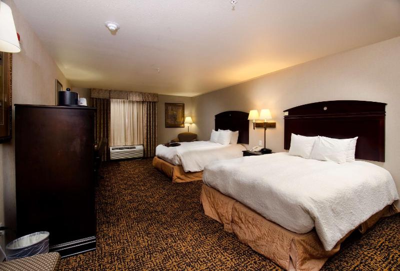 Queen Room with Two Queen Beds - Mobility Access/Non-Smoking image 1