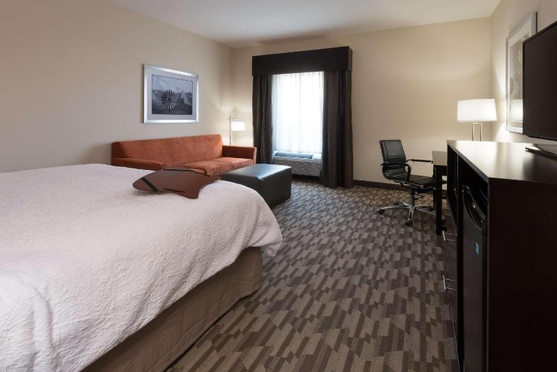 King Room with Sofa Bed - Non-Smoking image 1
