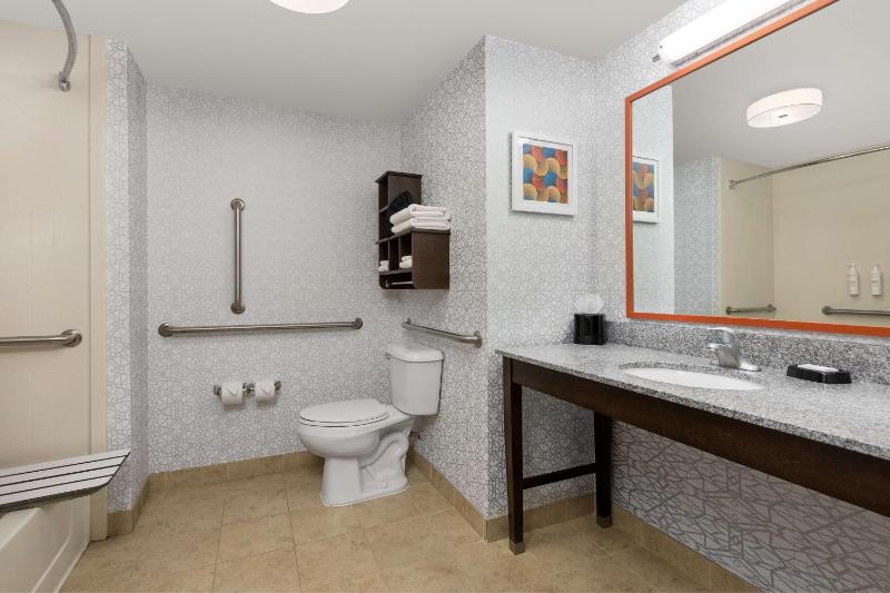 King Room with Accessible Tub - Mobility and Hearing Access/Non-Smoking image 2