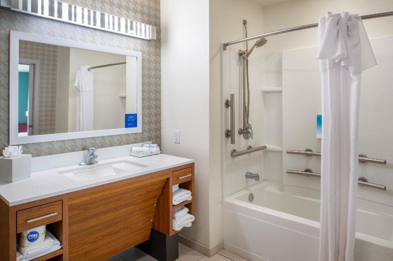 King Suite - Mobility Access/Non-Smoking image 2
