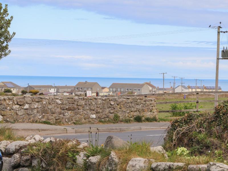 Flintstone Cottage - image 24