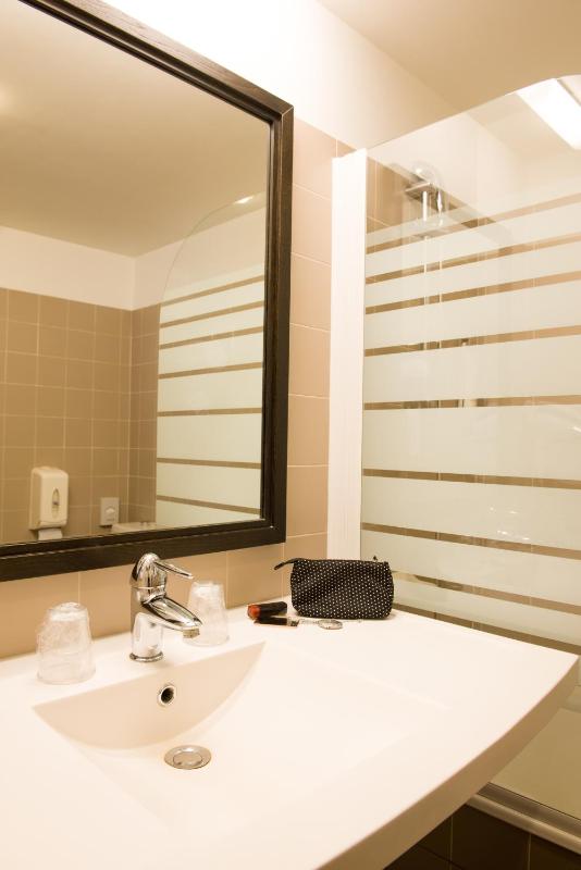 Standard Double Room image 2