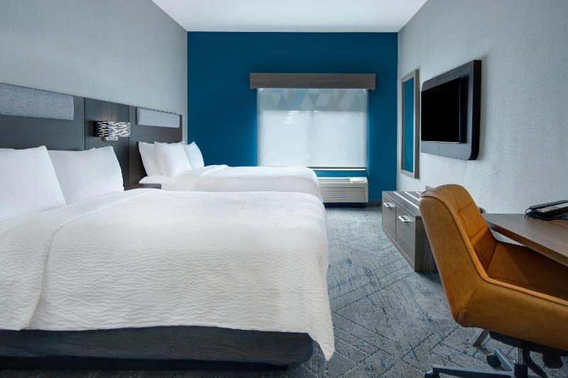 Standard Room with Two Queen Beds image 1