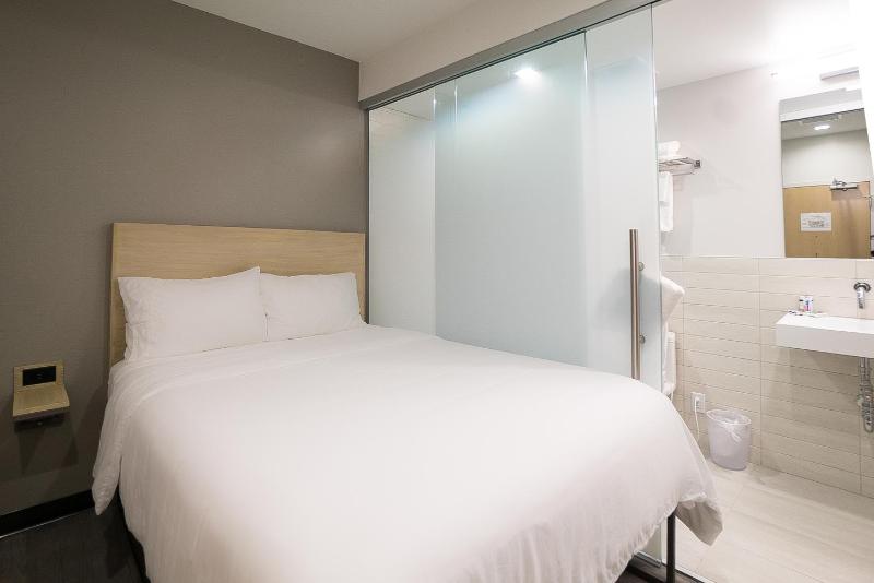 SOVA Micro-Room & Social Hotel - image 28