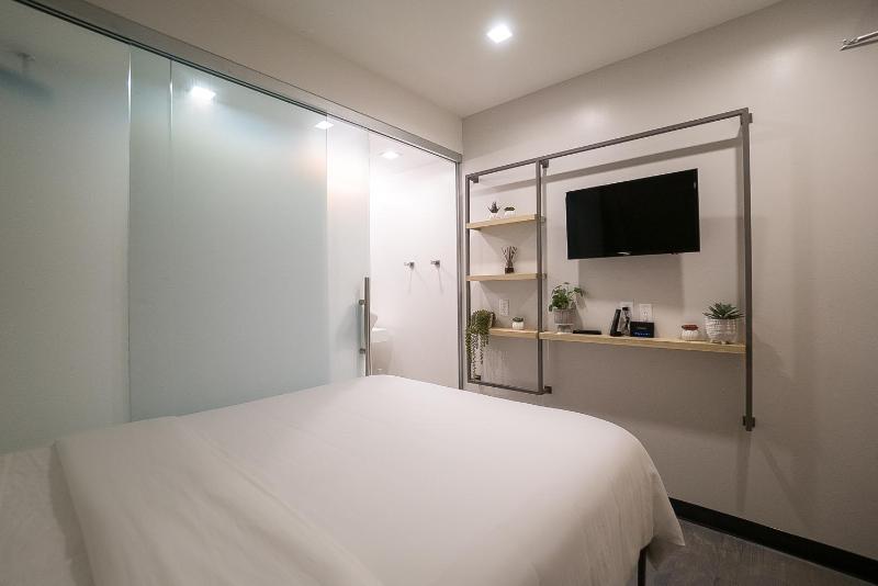 SOVA Micro-Room & Social Hotel - image 9
