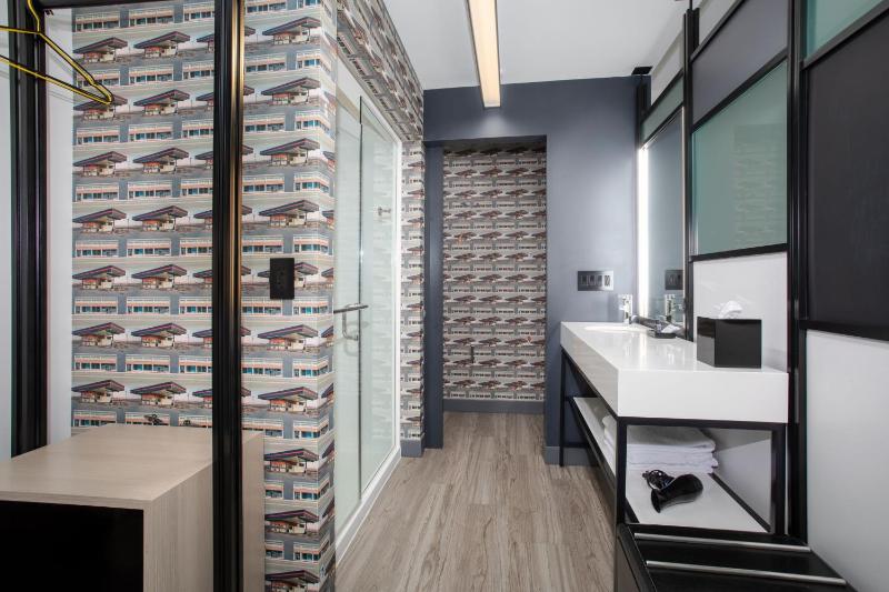 Aloft, Guest room, 1 King image 3