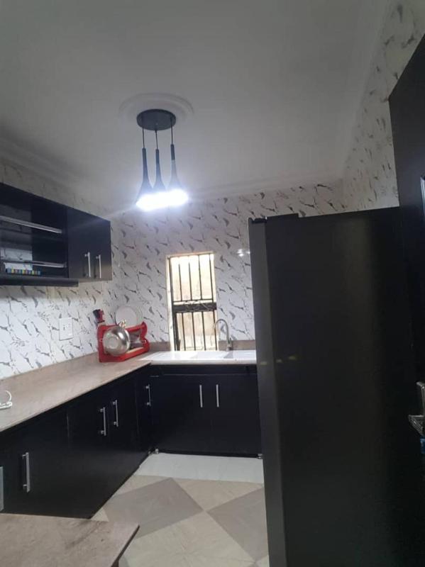 3JD Lavishly Furnished 3-Bed Genius - image 5