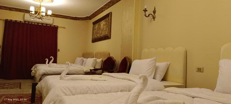 Deluxe Family Room image 2