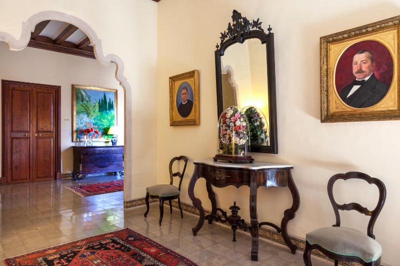Hotel Llenaire - image 2