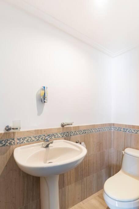 3 BDR Ocean View luxury Apartment . Sleeps 6 - image 2