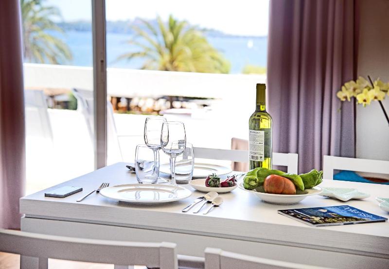 Apartment with Sea View image 2