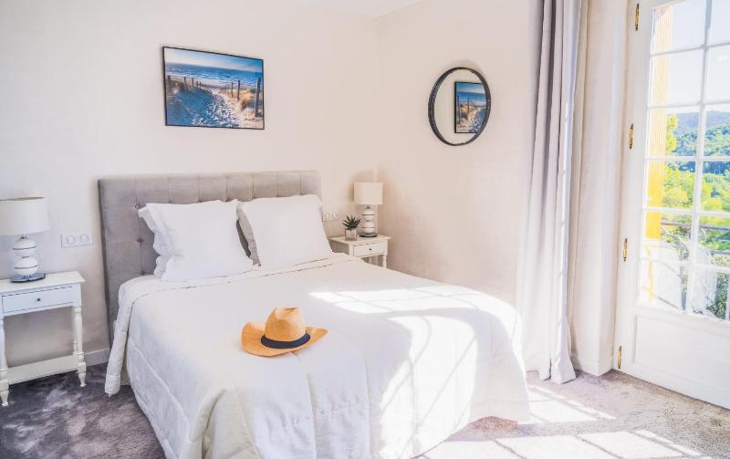 Single Room image 3