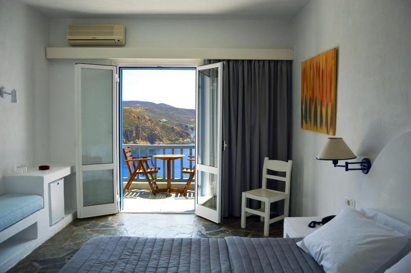 Double Room with Sea and Pool View image 2