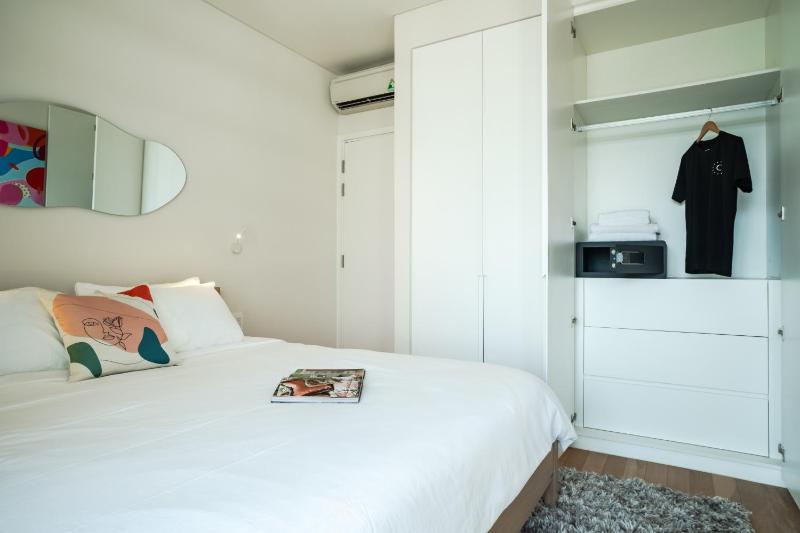 Lux Executive Residence at City Garden by CIRCADIAN - image 9