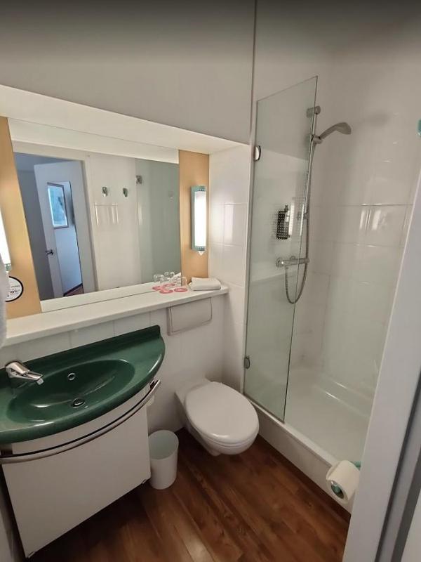 Twin Room image 2