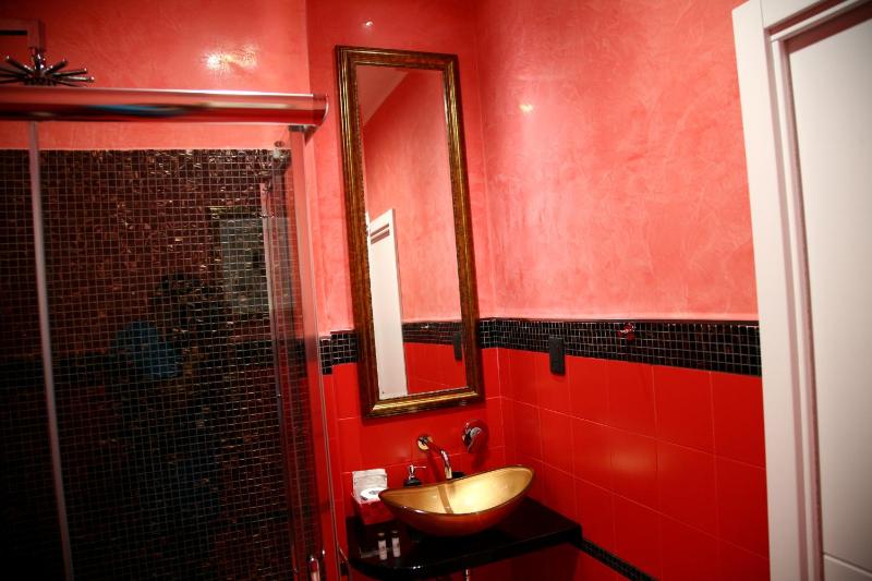 Double or Twin Room with Private Bathroom image 4