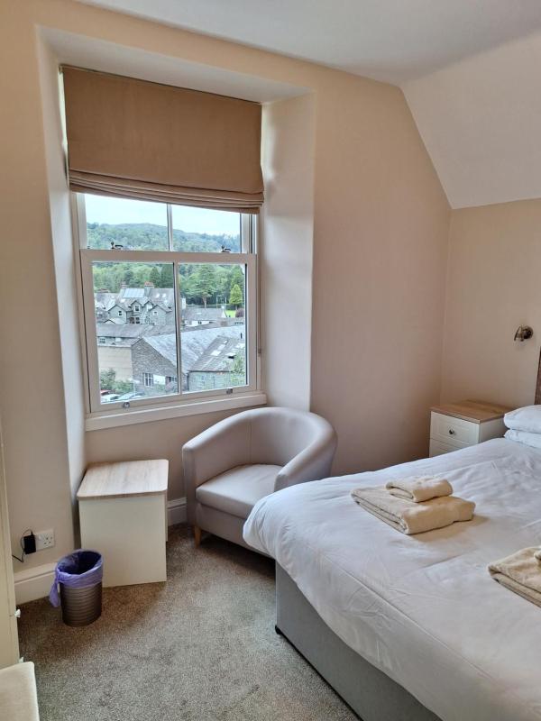 Standard King Room image 4