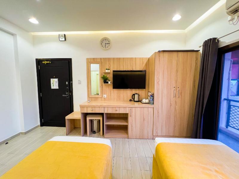 Standard Twin Room image 4