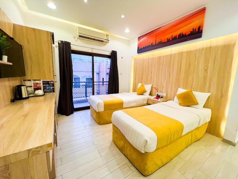 Standard Twin Room image 2