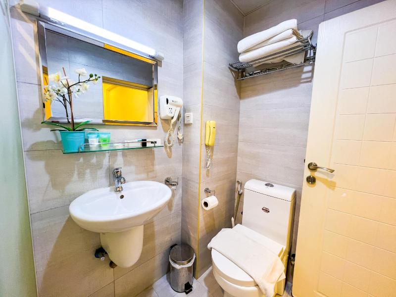 Super Deluxe image 2