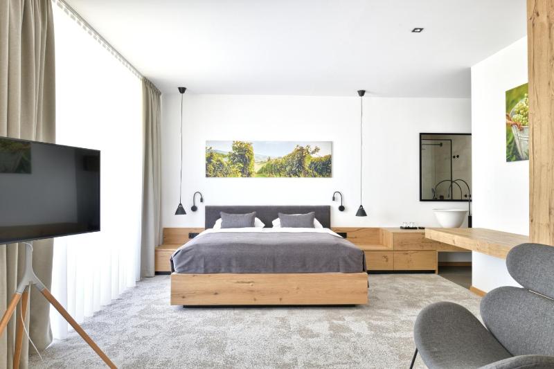 Suite with Balcony image 1