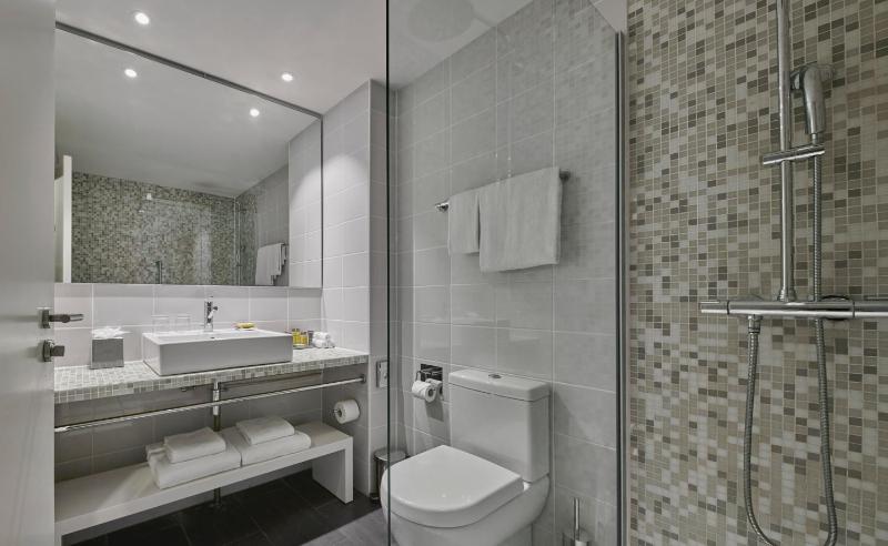 Deluxe Room, Guest room, 1 King image 1