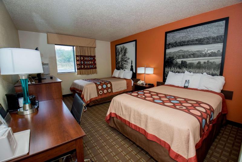 Deluxe Double Room with Two Double Beds - Non-Smoking image 3