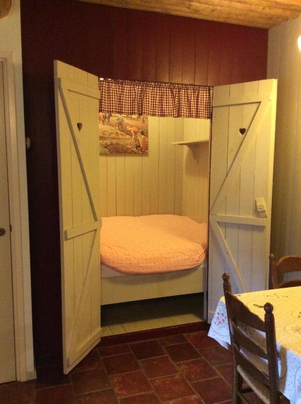 One-Bedroom Apartment image 1