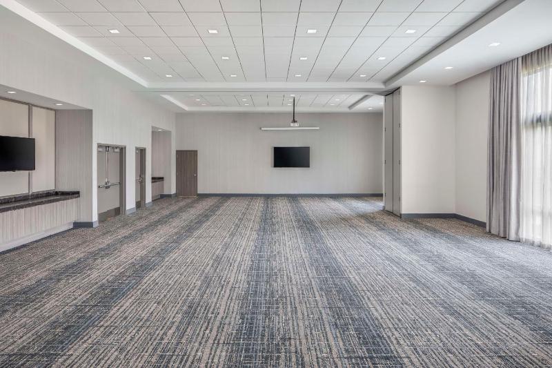 Embassy Suites by Hilton Atlanta Midtown - image 37
