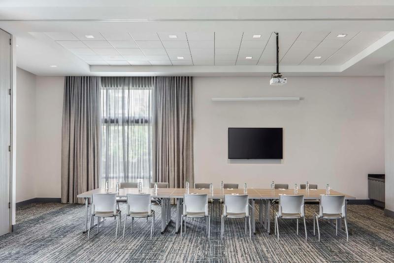 Embassy Suites by Hilton Atlanta Midtown - image 9