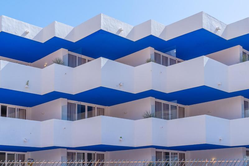 Superior One-Bedroom Apartment with Side Sea View image 1