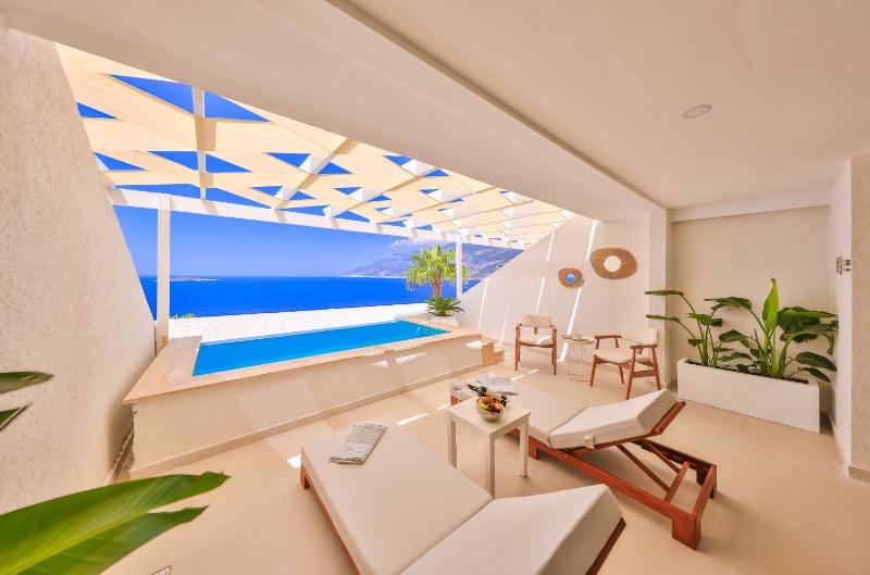 Junior Suite with Private Pool image 1