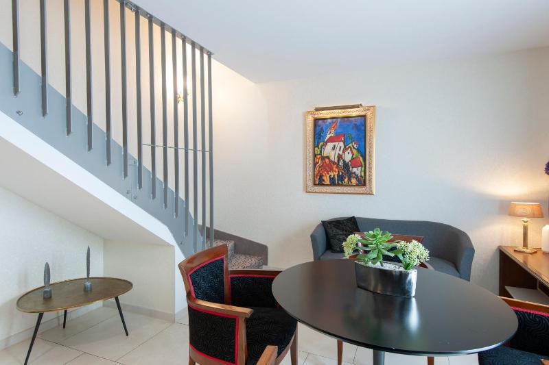 Deluxe Suite with Terrace image 4