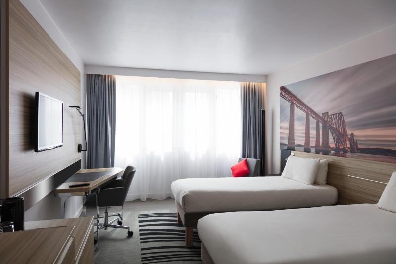 Standard Twin Room image 4