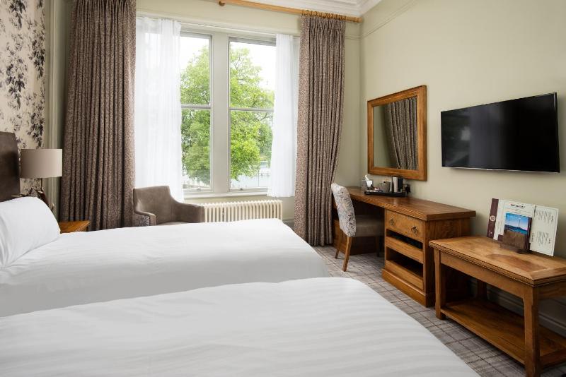 Classic Double or Twin Room with View image 3