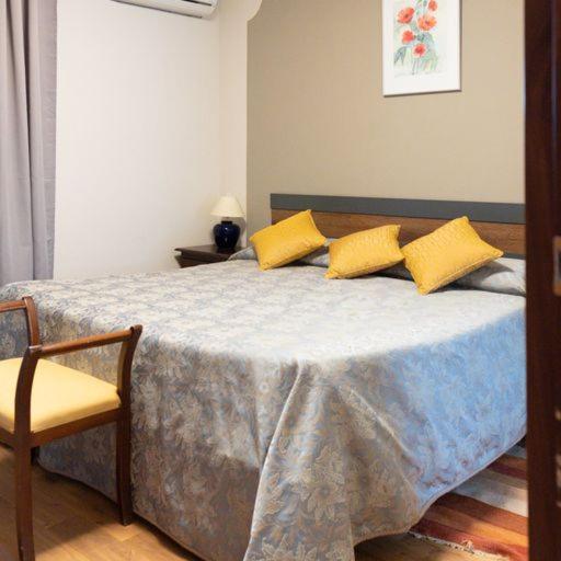 Double Room image 3