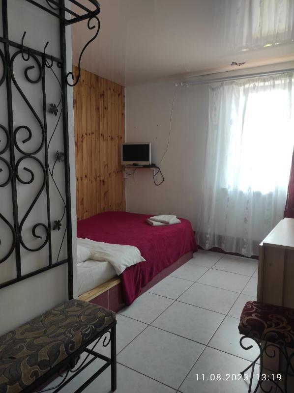 Budget Double Room image 3