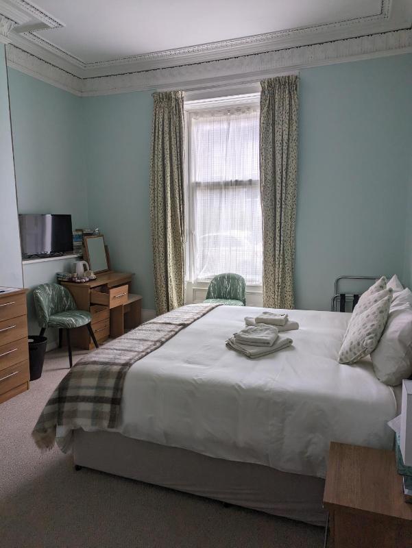 Double or Twin Room image 4